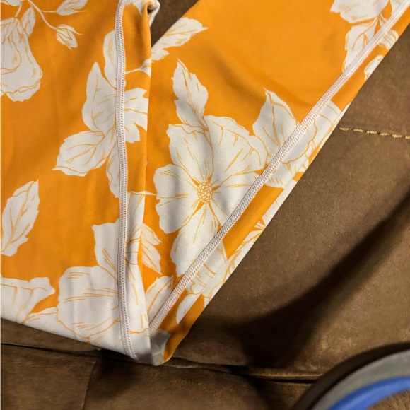 Yaneta Athletic Yoga Set - Picture 2 of 2